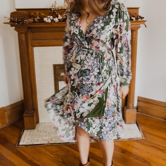 Beautiful floral long sleeve midi wrap dress - Picture 15 of 15